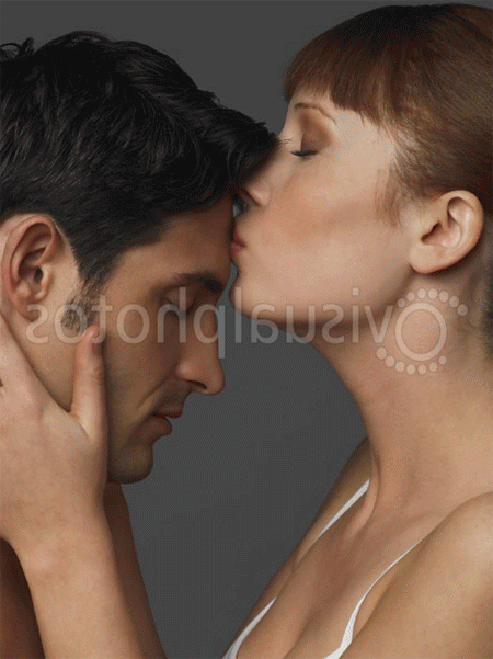 Если мужчина целует шею нюхает волосы что это значит