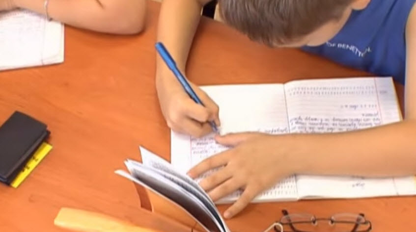 Как научить ребенка писать красиво и аккуратно Правильная поза ученика