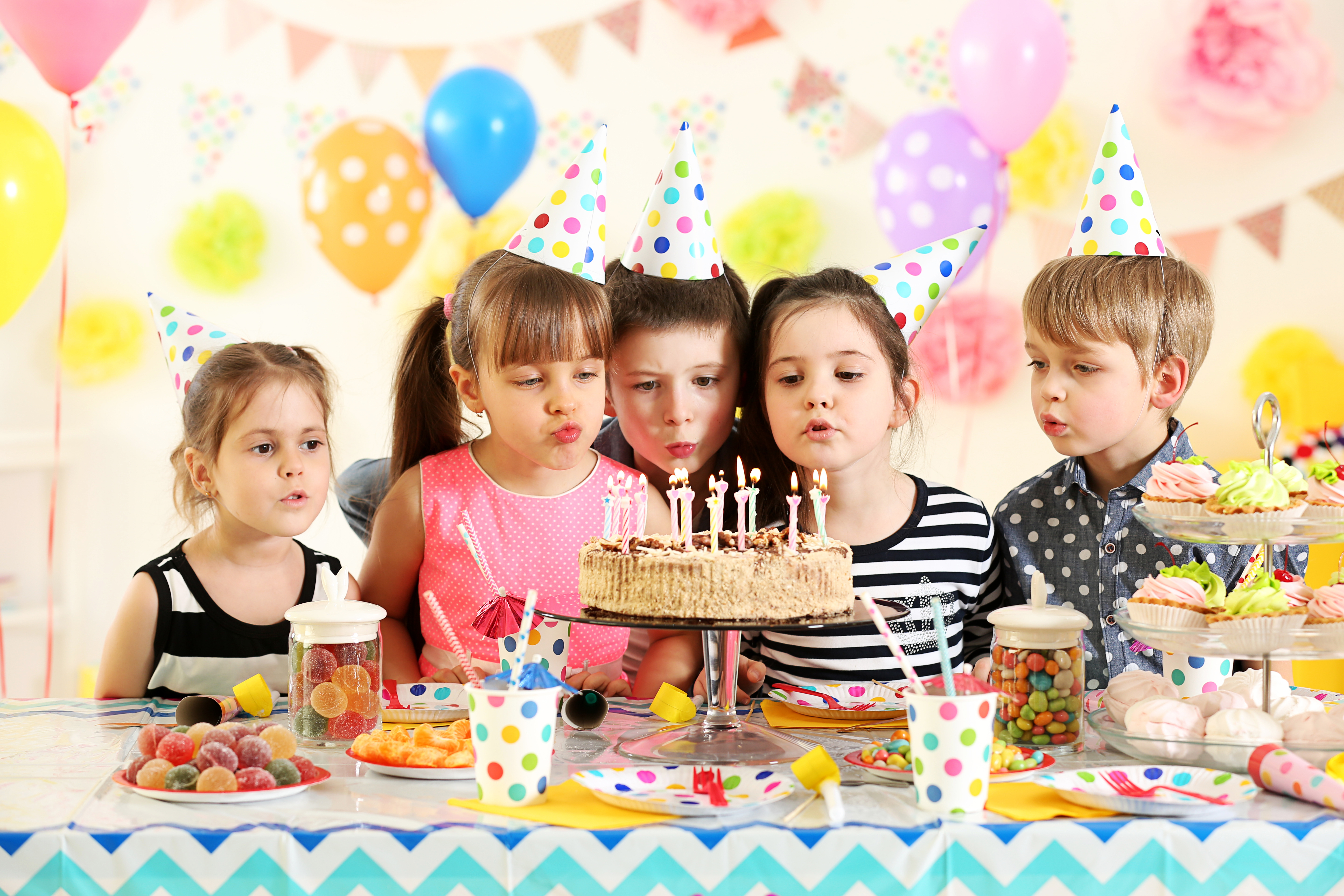 Провести день рождения 5 лет. Детский праздник. Детский день рождения. Детский стол на день рождения. Дети праздник.