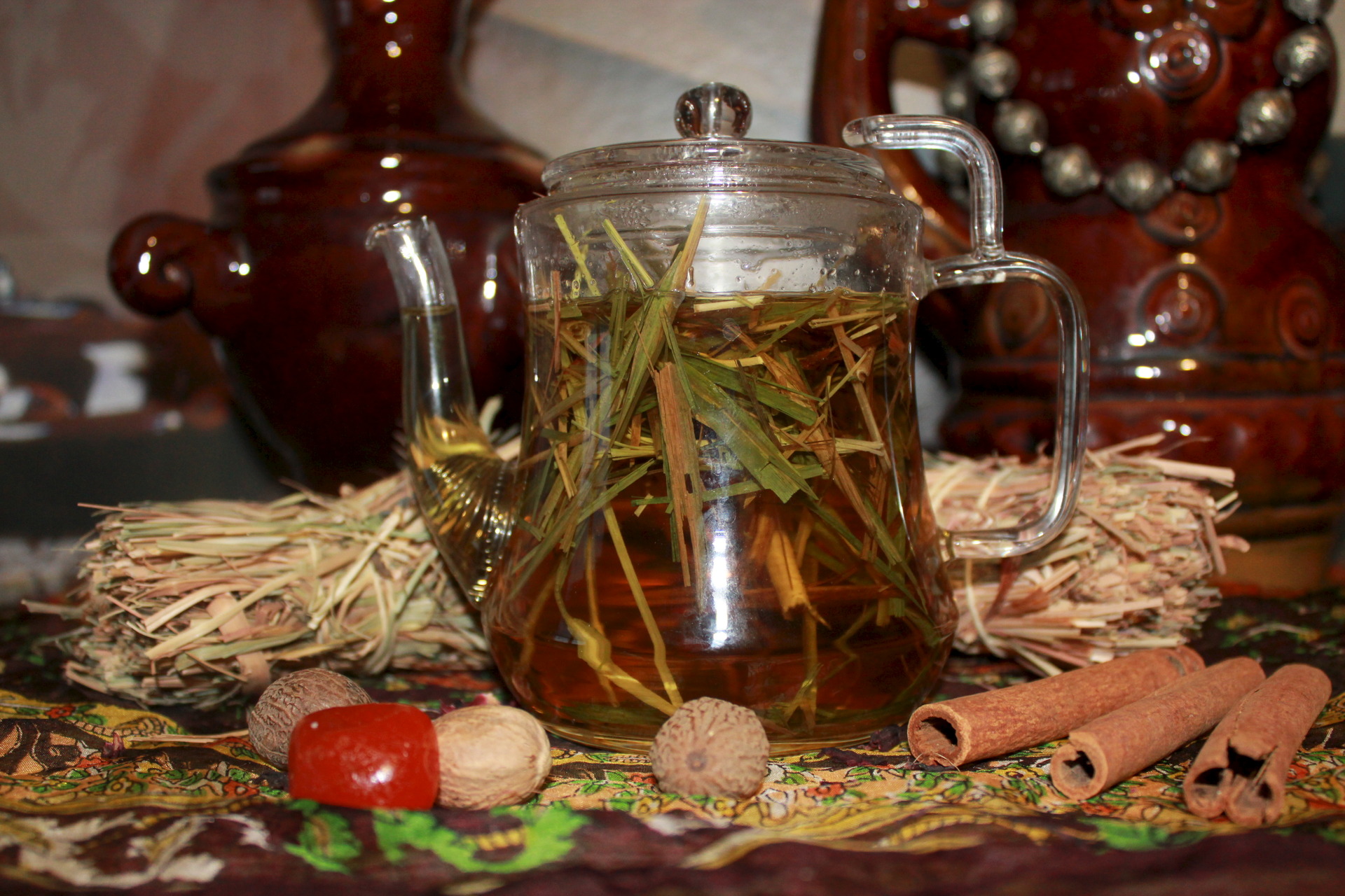 Рецепты знахарей. Народная медицина травы. Травяной отвар. Чай из трав. Чай на травах.