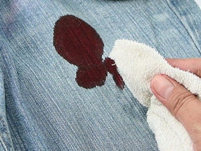 Как удалить запекшуюся кровь с волос