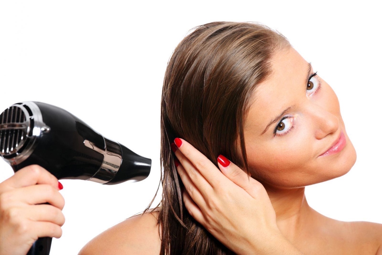 Как посушить волосы от лица