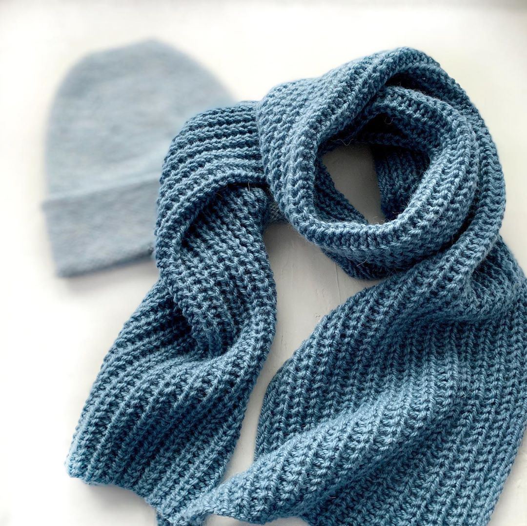 Связанный шарф