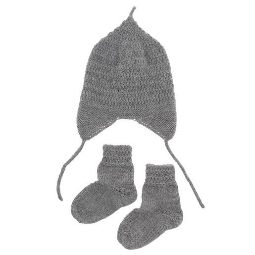 Free knit pattern for baby hat and socks set