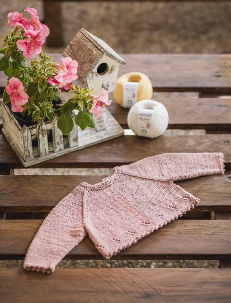 Newborn baby sweater free knitting pattern